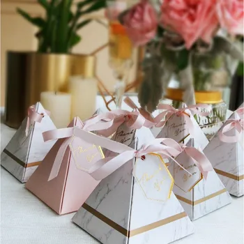 Новоевропейская коробка конфет в стиле треугольной пирамиды, свадебные сувениры, принадлежности для вечеринок, бумажные подарочные коробки с благодарственными открытками и лентой 100ШТ.///